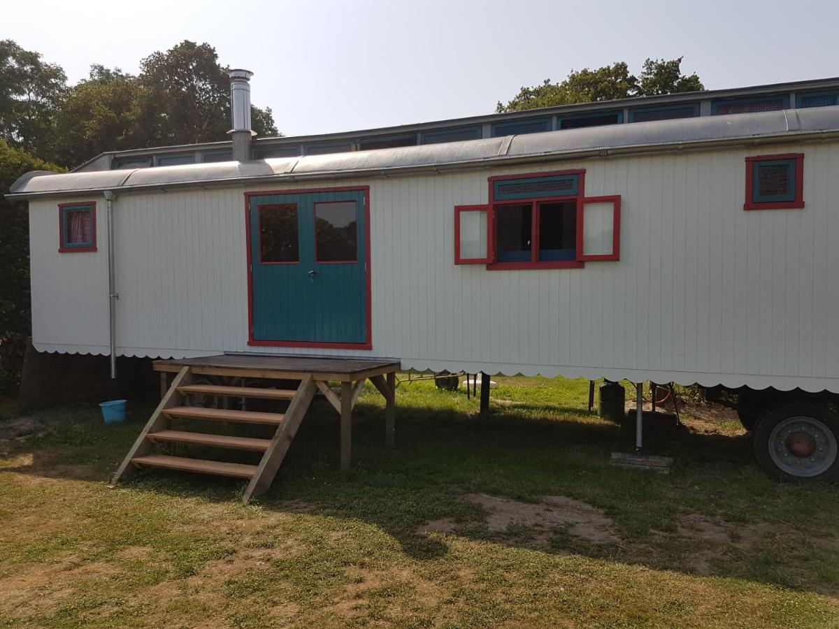 Villa Gezellig Pipowagen In Oostvoorne Exterior foto